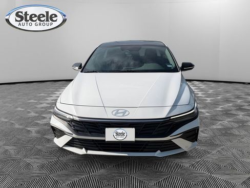 Used 2024 Hyundai Elantra SE FWD image 8