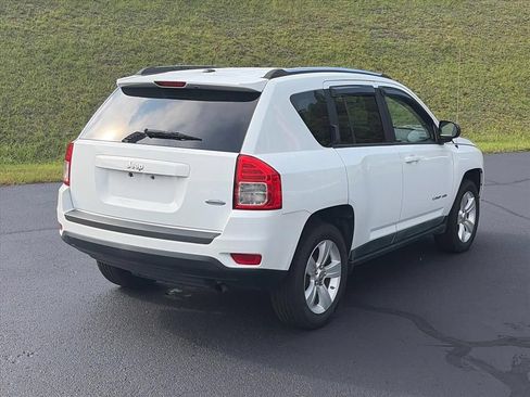 Used 2011 Jeep Compass Sport FWD image 4