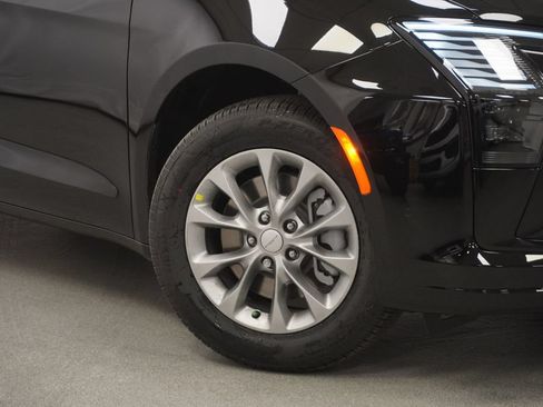 New 2027 Chrysler Pacifica Select AWD/4WD image 4