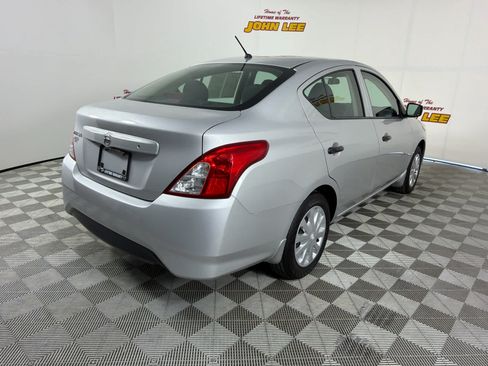 Used 2019 Nissan Versa S FWD image 4