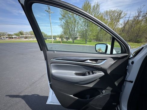 Used 2024 Buick Enclave Premium image 12