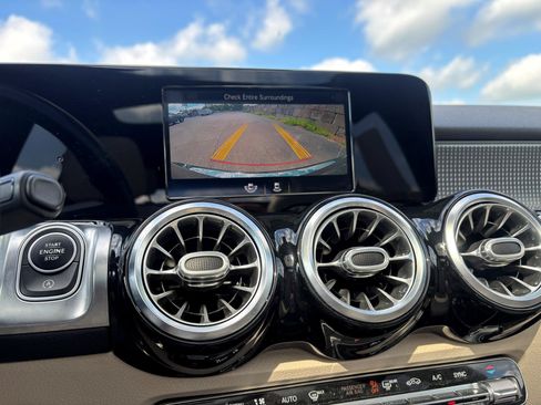 Used 2020 Mercedes-Benz GLB 250 4MATIC image 13