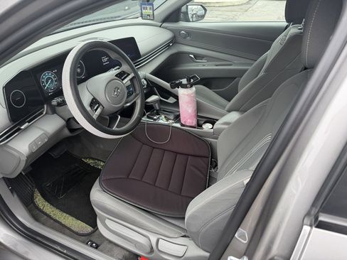 Used 2023 Hyundai Elantra SEL w/ Convenience Package image 6