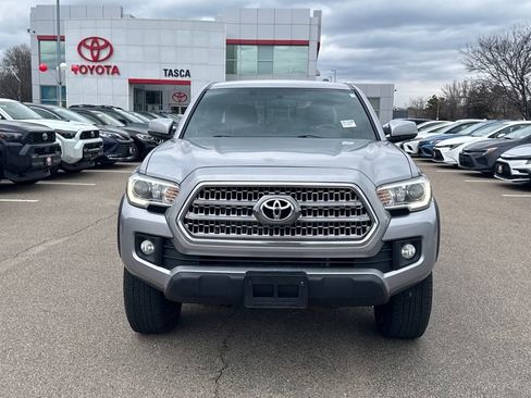 Used 2016 Toyota Tacoma TRD Off-Road w/ Towing Package image 2