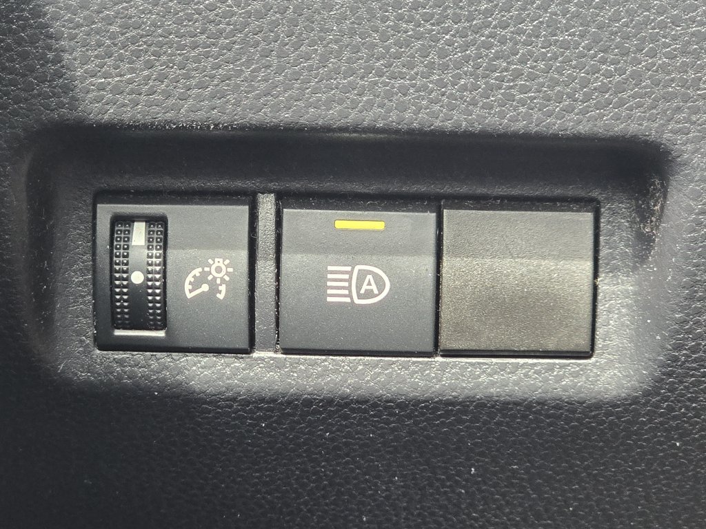 Used 2021 Toyota RAV4 XLE FWD image 29