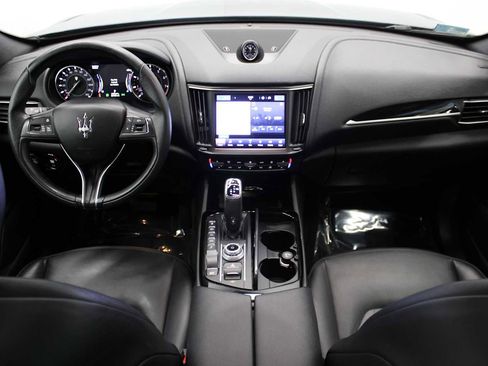 Used 2021 Maserati Levante image 19