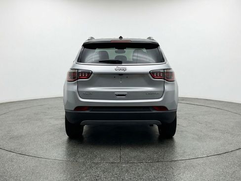 Used 2025 Jeep Compass Limited image 7