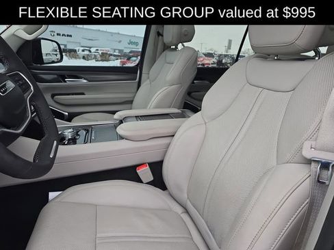 Used 2024 Jeep Wagoneer Series II w/ Convenience Group I image 11