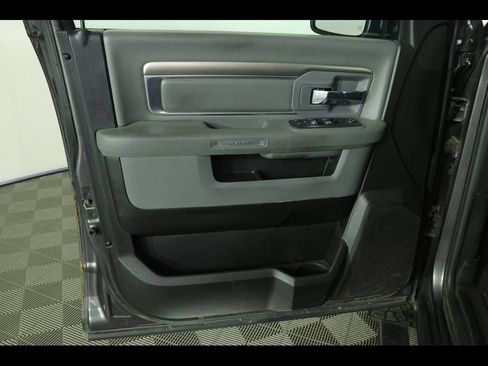 Used 2019 RAM 1500 Classic SLT AWD/4WD image 12