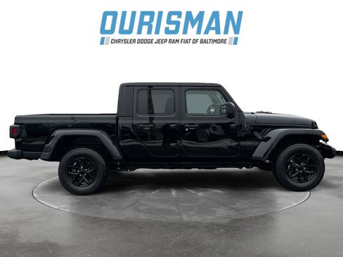 Used 2022 Jeep Gladiator Sport image 7