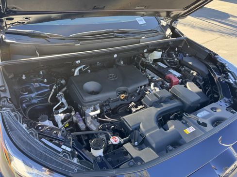 Used 2022 Toyota RAV4 XLE Premium image 39