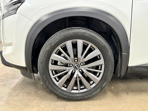Used 2024 Nissan Pathfinder SL w/ SL Premium Package FWD image 10