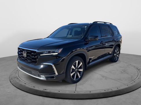 Used 2025 Honda Pilot Touring image 3