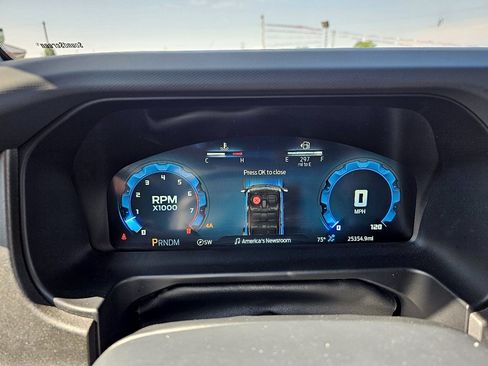 Used 2025 Ford Bronco Badlands AWD/4WD image 12