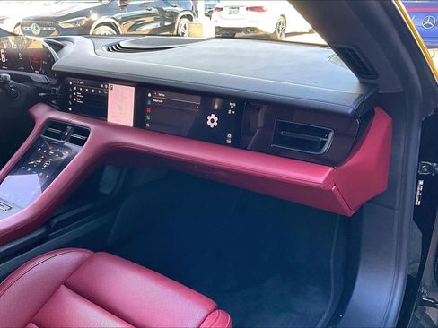 Used 2022 Porsche Taycan image 18