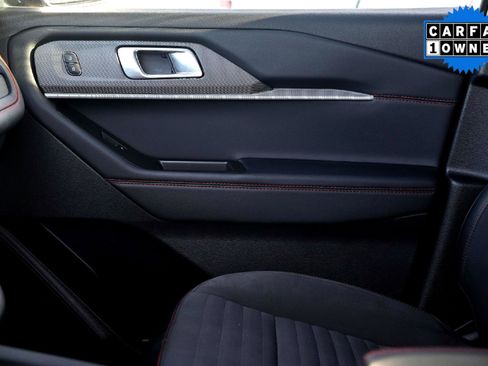 Used 2025 Ford Explorer ST-Line w/ ST-Line Street Pack image 12