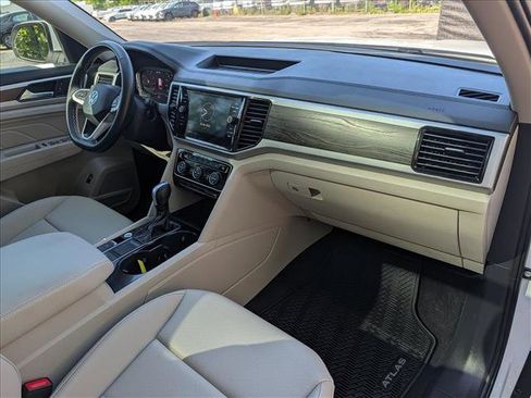 Used 2023 Volkswagen Atlas SE w/ Panoramic Sunroof Package FWD image 13