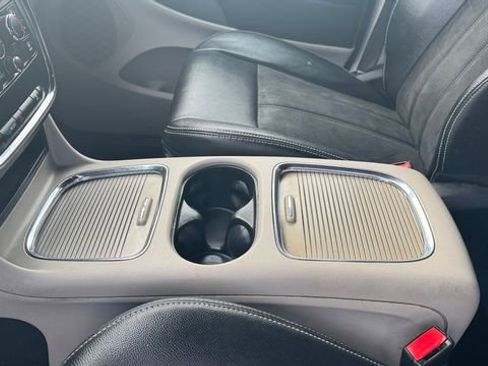 Used 2019 Dodge Grand Caravan SXT image 22