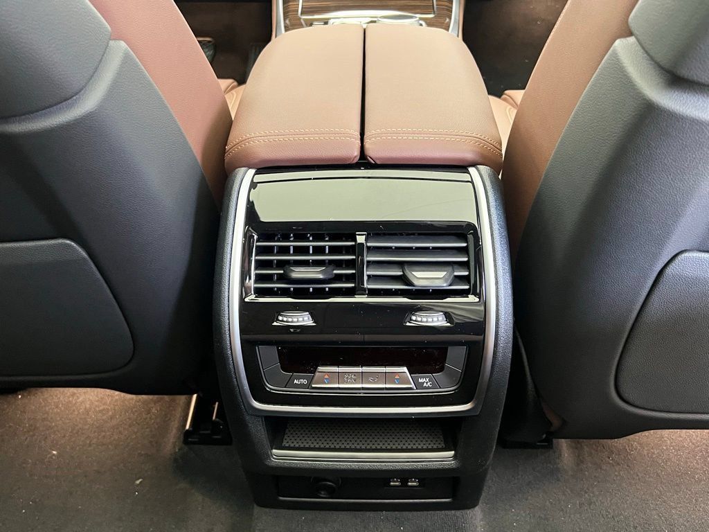 Used 2026 BMW X5 xDrive50e w/ Premium Package AWD/4WD image 9