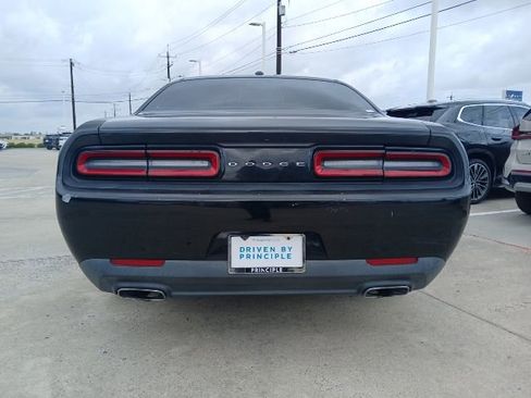 Used 2016 Dodge Challenger SXT RWD image 8