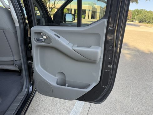 Used 2020 Nissan Frontier SV w/ SV Utility Package AWD/4WD image 13