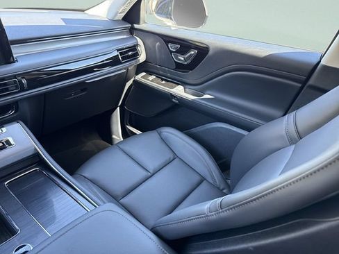 New 2026 Lincoln Aviator 2WD image 25