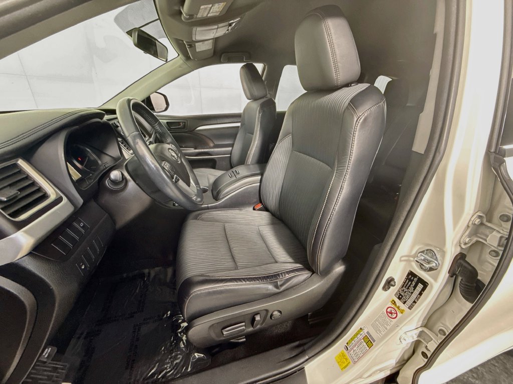 Used 2015 Toyota Highlander Plus AWD/4WD image 21