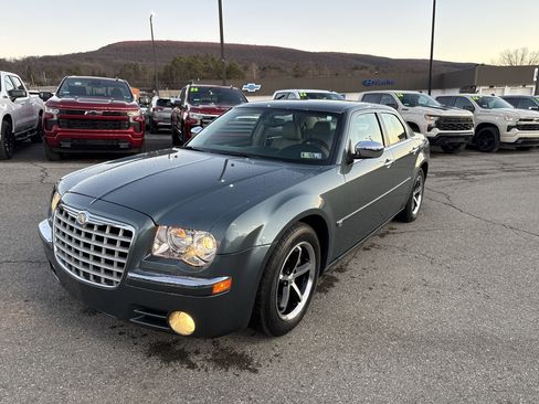 Used 2005 Chrysler 300 C w/ Protection Group II image 8