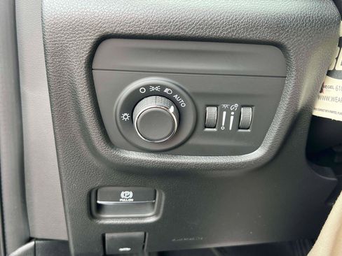 Used 2023 Jeep Grand Cherokee L Laredo AWD/4WD image 19