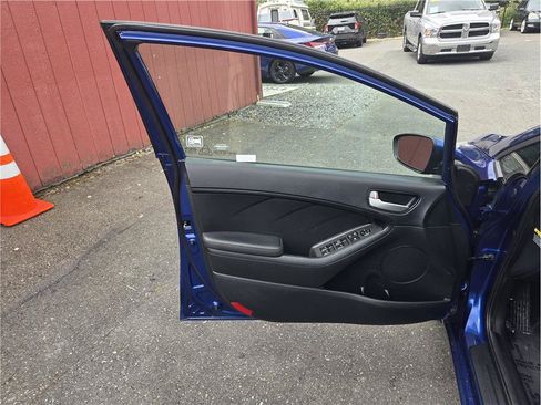 Used 2017 Kia Forte LX FWD image 19