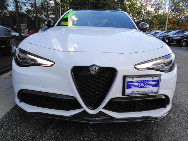 Used 2022 Alfa Romeo Giulia Ti AWD/4WD image 2