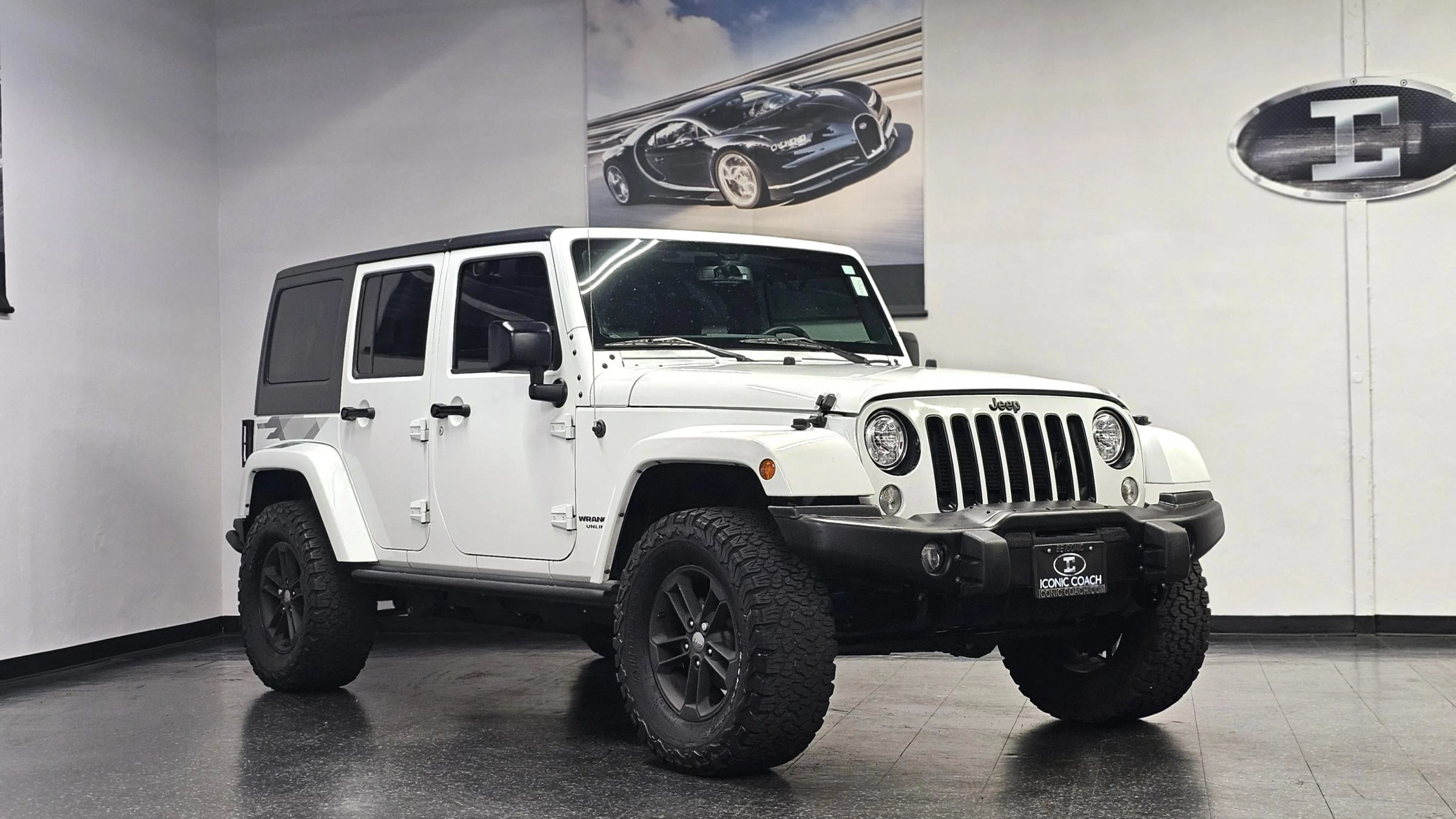 Used 2017 Jeep Wrangler Unlimited Sahara AWD/4WD image 4
