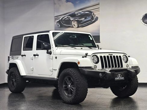Used 2017 Jeep Wrangler Unlimited Sahara AWD/4WD image 4