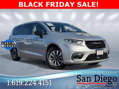 Certified 2024 Chrysler Pacifica Select