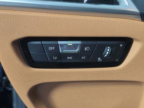 Used 2025 BMW 330i Sedan w/ Convenience Package image 27