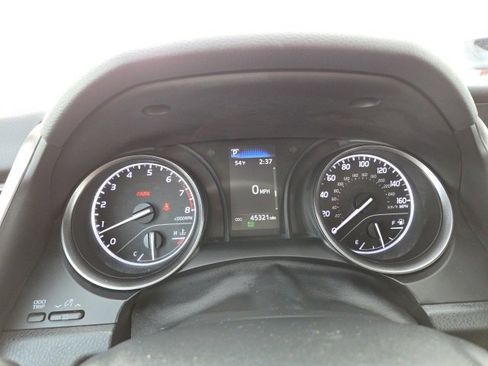 Used 2024 Toyota Camry SE image 11