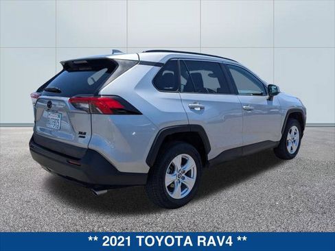 Used 2021 Toyota RAV4 XLE AWD/4WD image 5