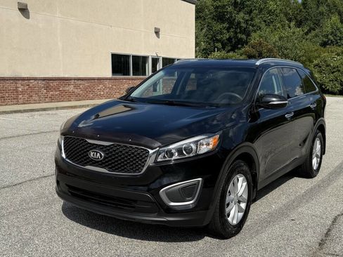 Used 2016 Kia Sorento LX 4dr SUV image 2