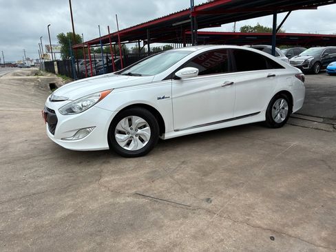Used 2015 Hyundai Sonata Hybrid FWD image 4