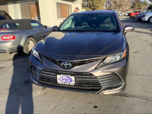 Used 2021 Toyota Camry LE image 4