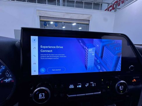 Used 2023 Toyota Highlander Platinum image 26