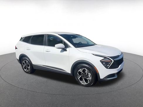 Used 2025 Kia Sportage LX image 2