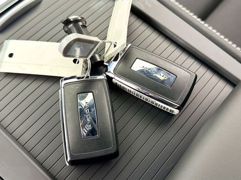 Used 2025 Jaguar F-PACE R-Dynamic S image 17