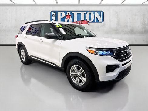 Used 2023 Ford Explorer XLT image 1
