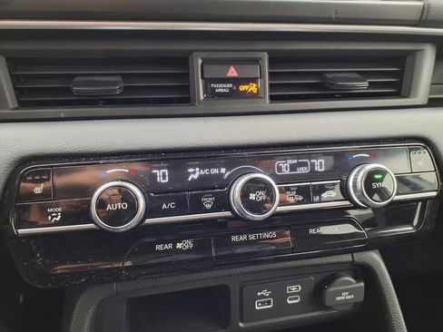 Certified 2024 Honda Pilot Touring image 8