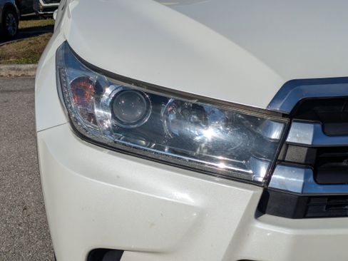 Used 2017 Toyota Highlander Limited Platinum image 10