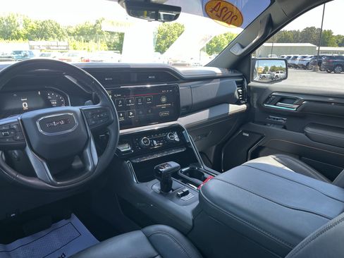 Used 2024 GMC Sierra 1500 AT4 w/ Technology Package AWD/4WD image 3