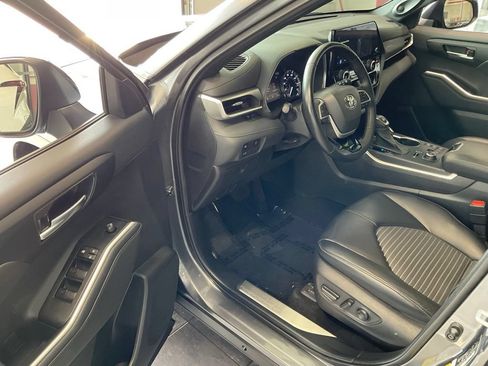 Used 2023 Toyota Highlander XSE AWD/4WD image 8