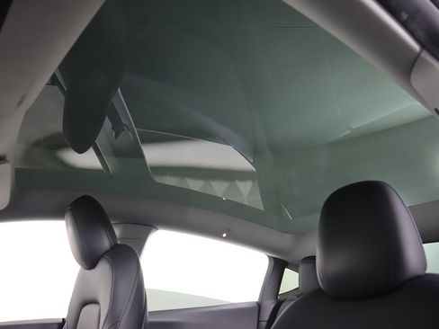 Used 2021 Tesla Model Y Long Range image 22