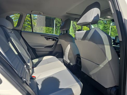 Used 2022 Toyota RAV4 XLE Premium AWD/4WD image 11